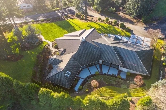 drone real estate photo - trending 2024